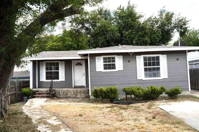 Building Photo - 1310 Sutton Dr