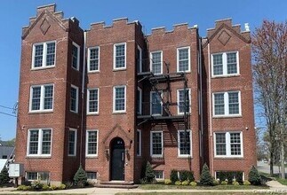 Building Photo - 724 Howell Ave