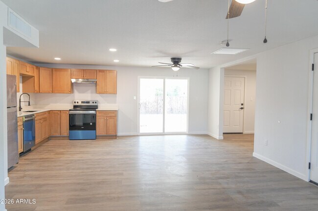 Foto del edificio - 1808 N 66th Ave