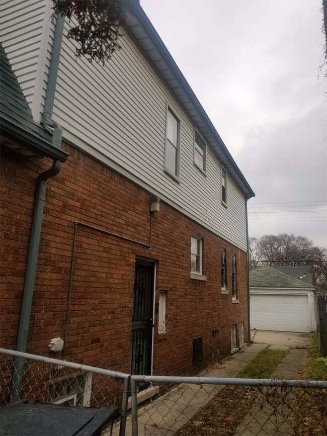 Foto del edificio - 8544 Cloverlawn Ave