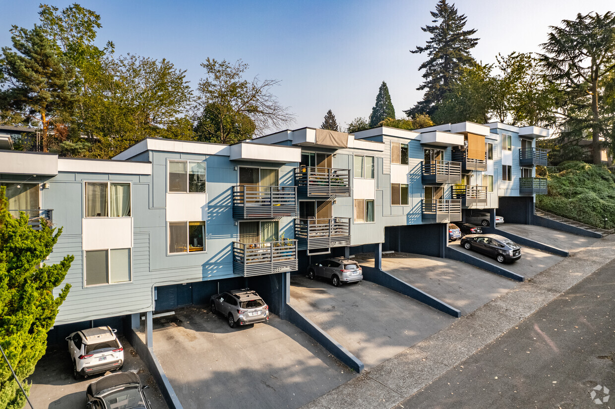 Primary Photo - Hillside Terrace Condominiums