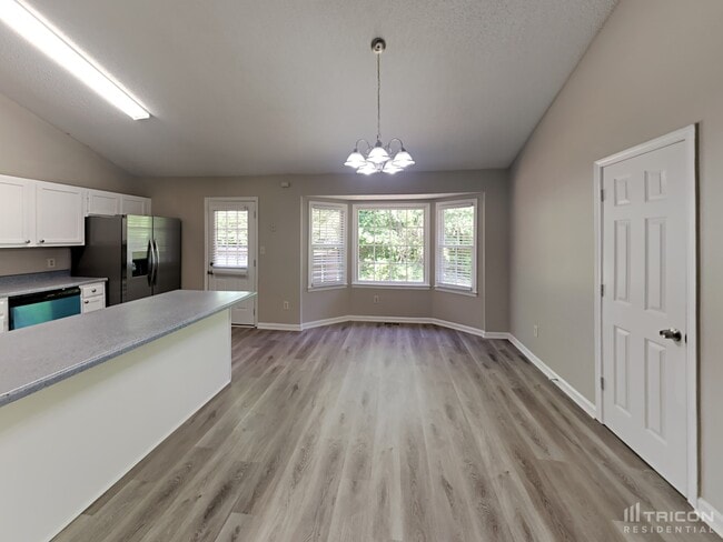Building Photo - 65 Brentwood Dr