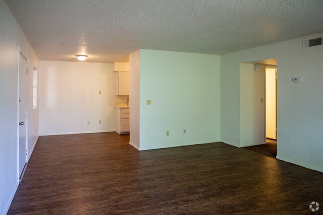 2BR, 1BA 643SF - La Villa Elms Apartments