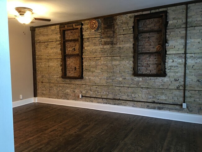 Living/Dining room - 549 N Pine St
