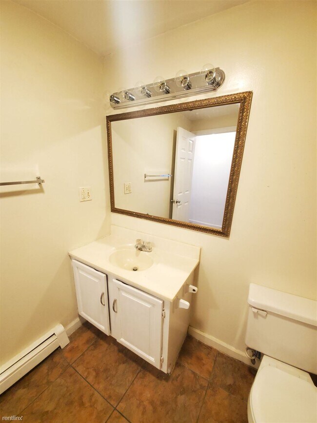 Building Photo - 3 br, 2 bath  - 132 Park St Fl 1