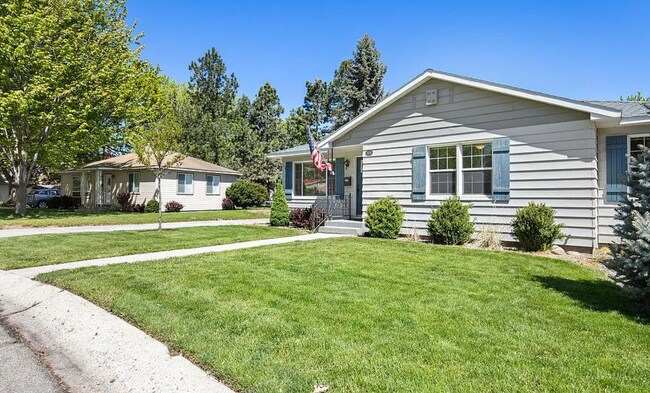 Foto del edificio - 3-Bed 2-Bath Home with Detached Studio Apartment!