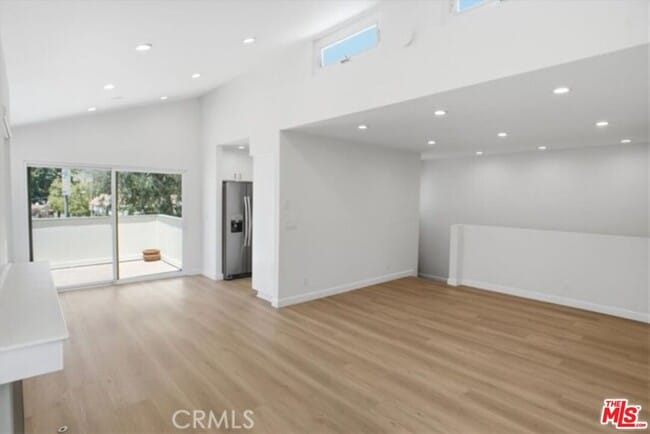 Building Photo - 10566 Sunland Blvd