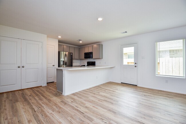 Foto del edificio - 26627 Wilderye Cv Ln