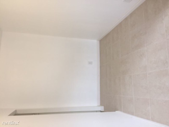 Foto del edificio - 2 br, 1 bath Apartment - 793 E 19 St 1 Unit 1
