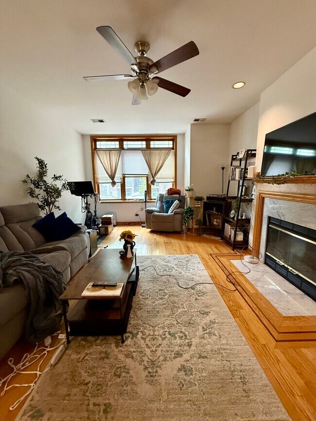 Foto del edificio - 4053 N Kenmore Ave