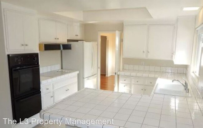 Building Photo - 3 br, 3 bath House - 16032 Marjan Lane