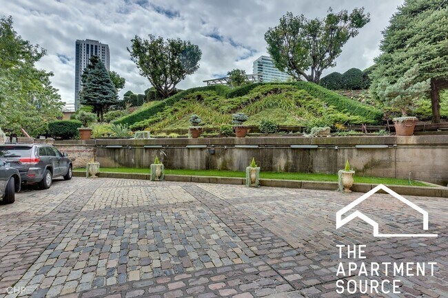 Foto del edificio - 641 W Grand Ave