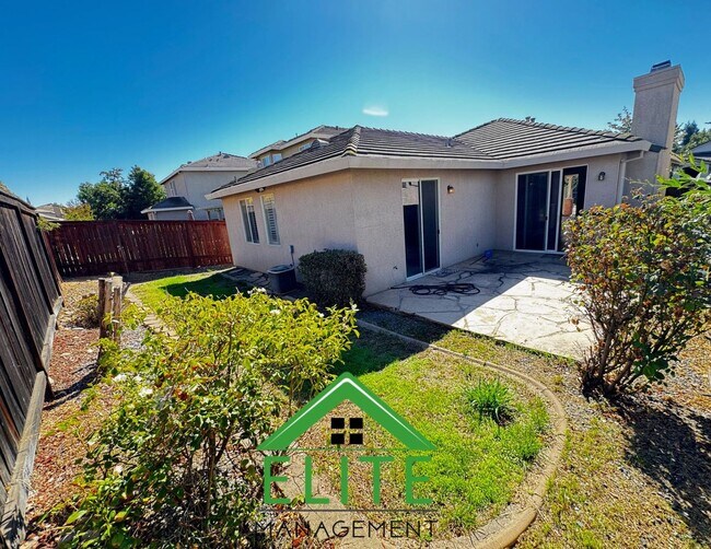 Foto del edificio - **Spacious 4-Bedroom Single-Story Home in ...