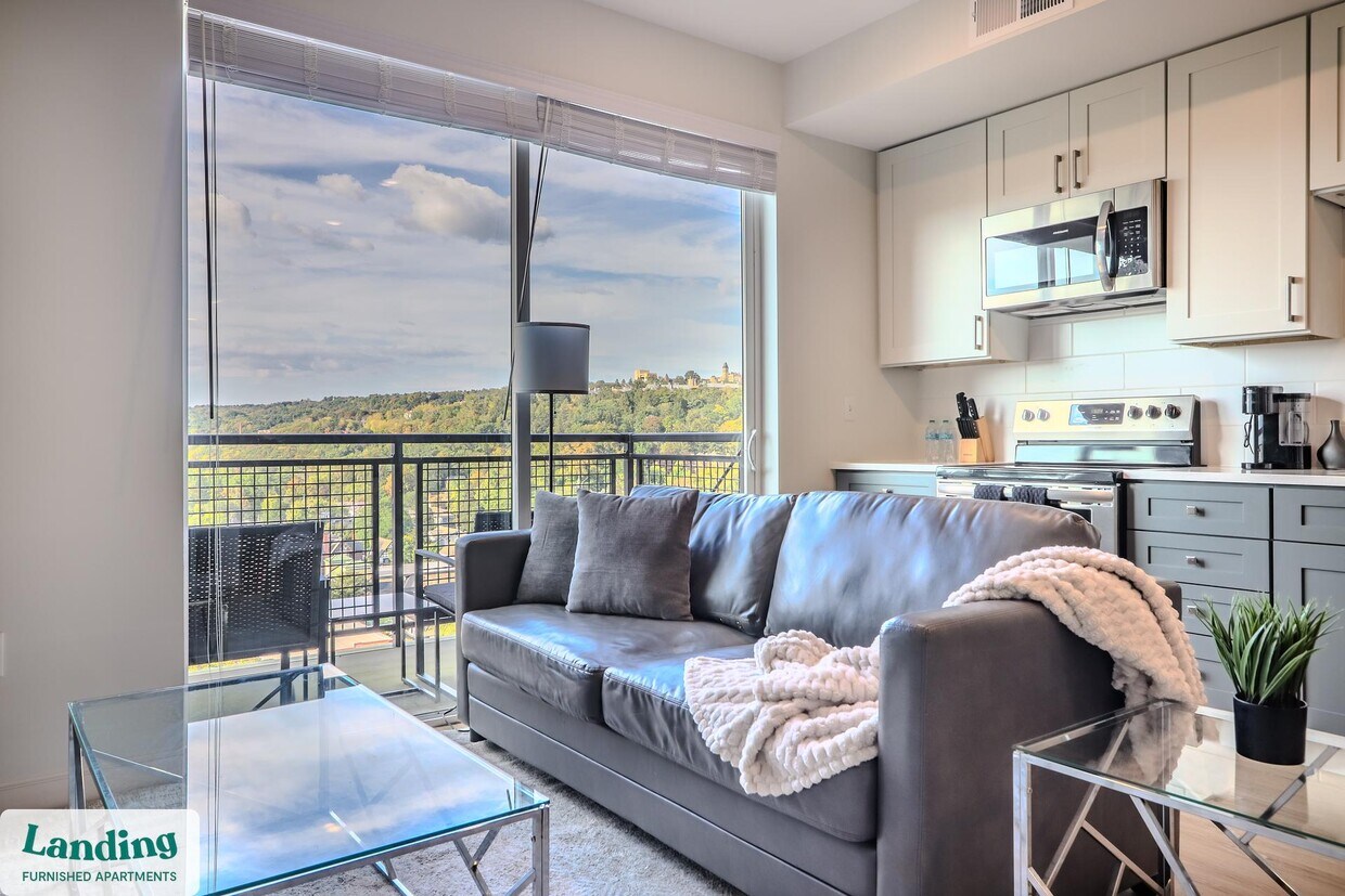 Primary Photo - 210 E Green St