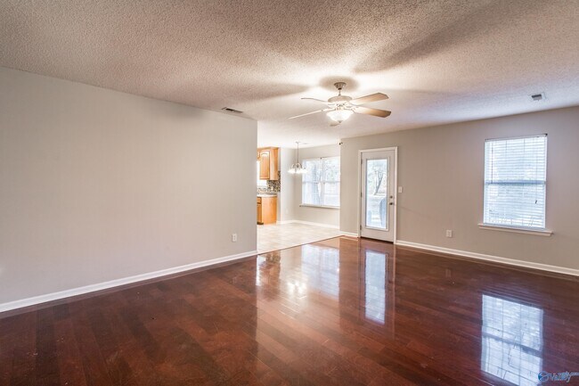 Foto del edificio - 123 Ann Bradley Dr