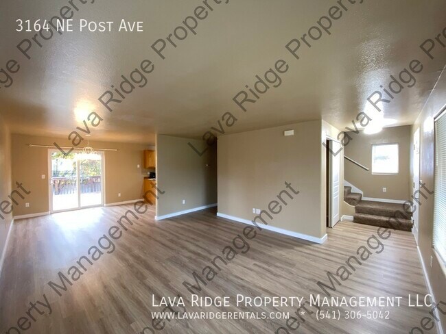 Foto del edificio - 3164 NE Post Ave