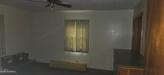 Building Photo - 302 River Rd