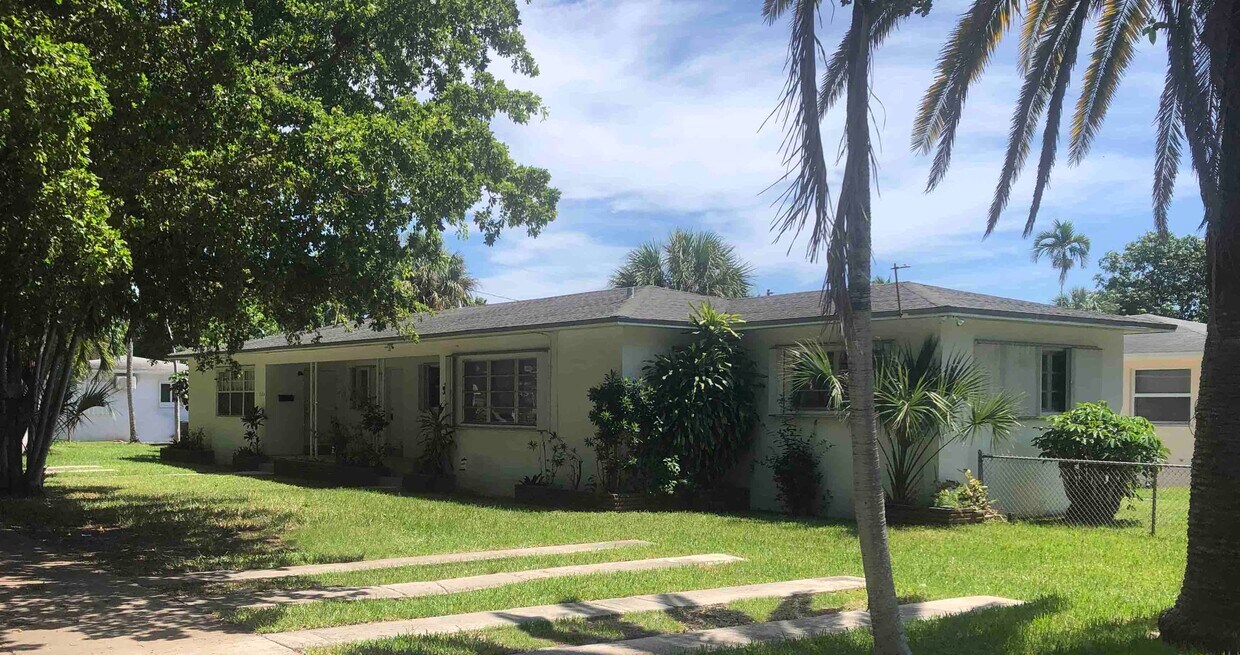 view from corner of 20th Avenue and Fletcher - 1525 S 20th Ave
