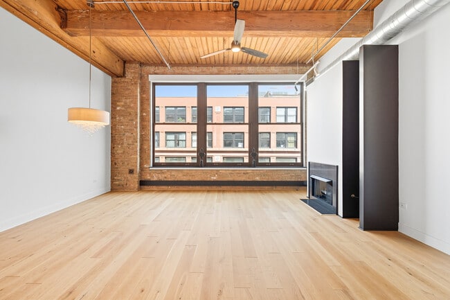 Building Photo - 2303 S Michigan Ave