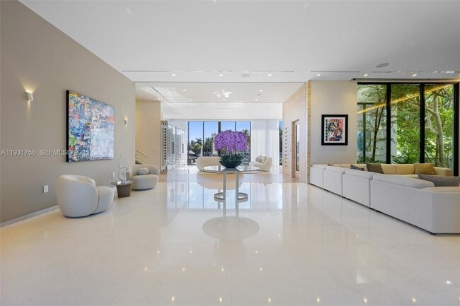 Building Photo - 3260 NE 165th St