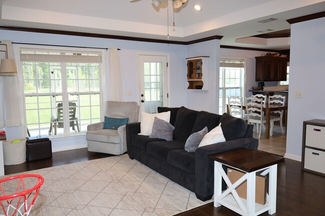Building Photo - 124 Mill Pond Pl