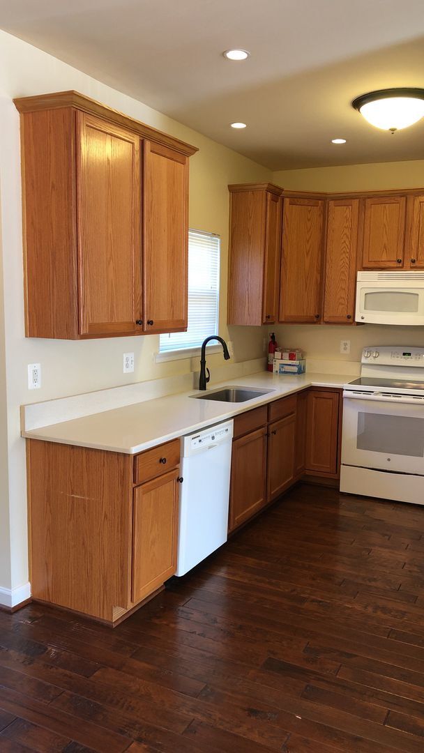 Building Photo - Beautiful Water View Unit