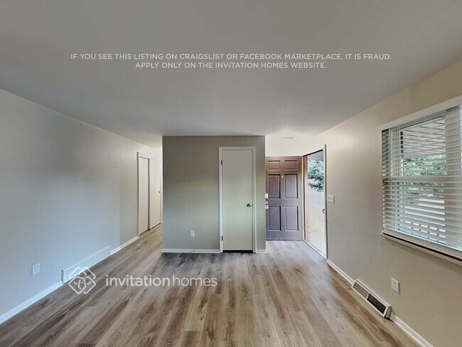 Building Photo - 7113 W Hinsdale Dr