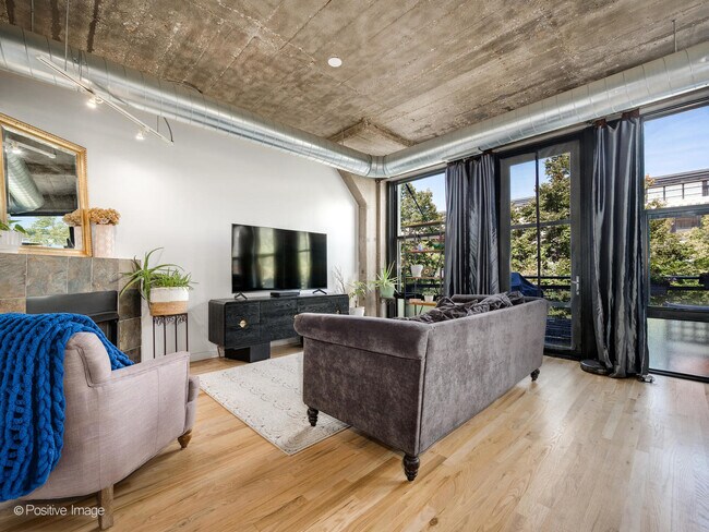 Foto del edificio - 1071 W 15th St