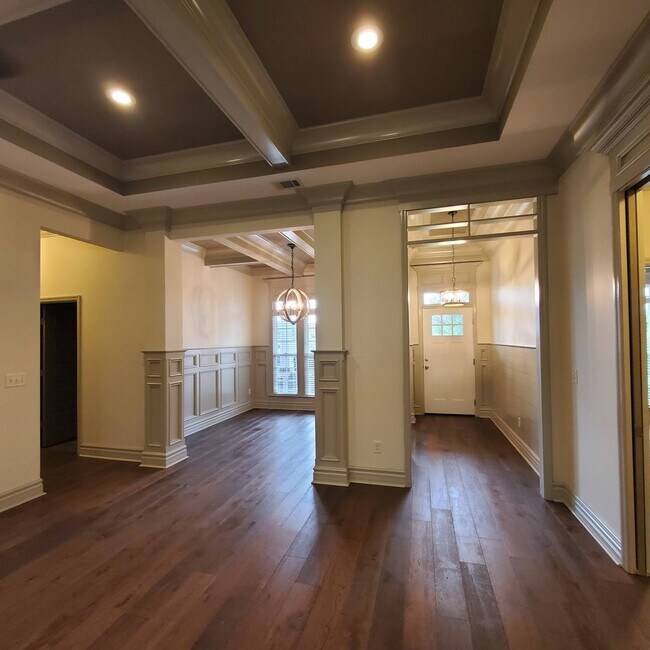 Building Photo - Elegant 4-Bedroom Home with Luxurious Feat...