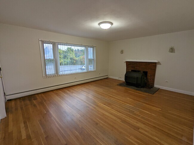 Foto del edificio - 120 Kent Farm Rd
