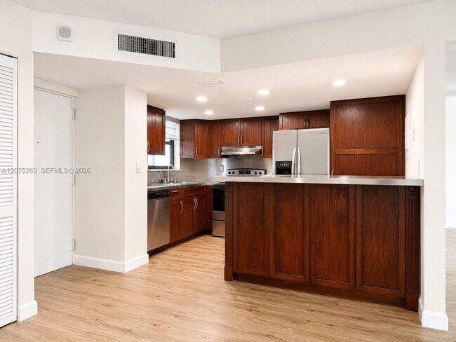 Foto del edificio - 555 NE 30th St