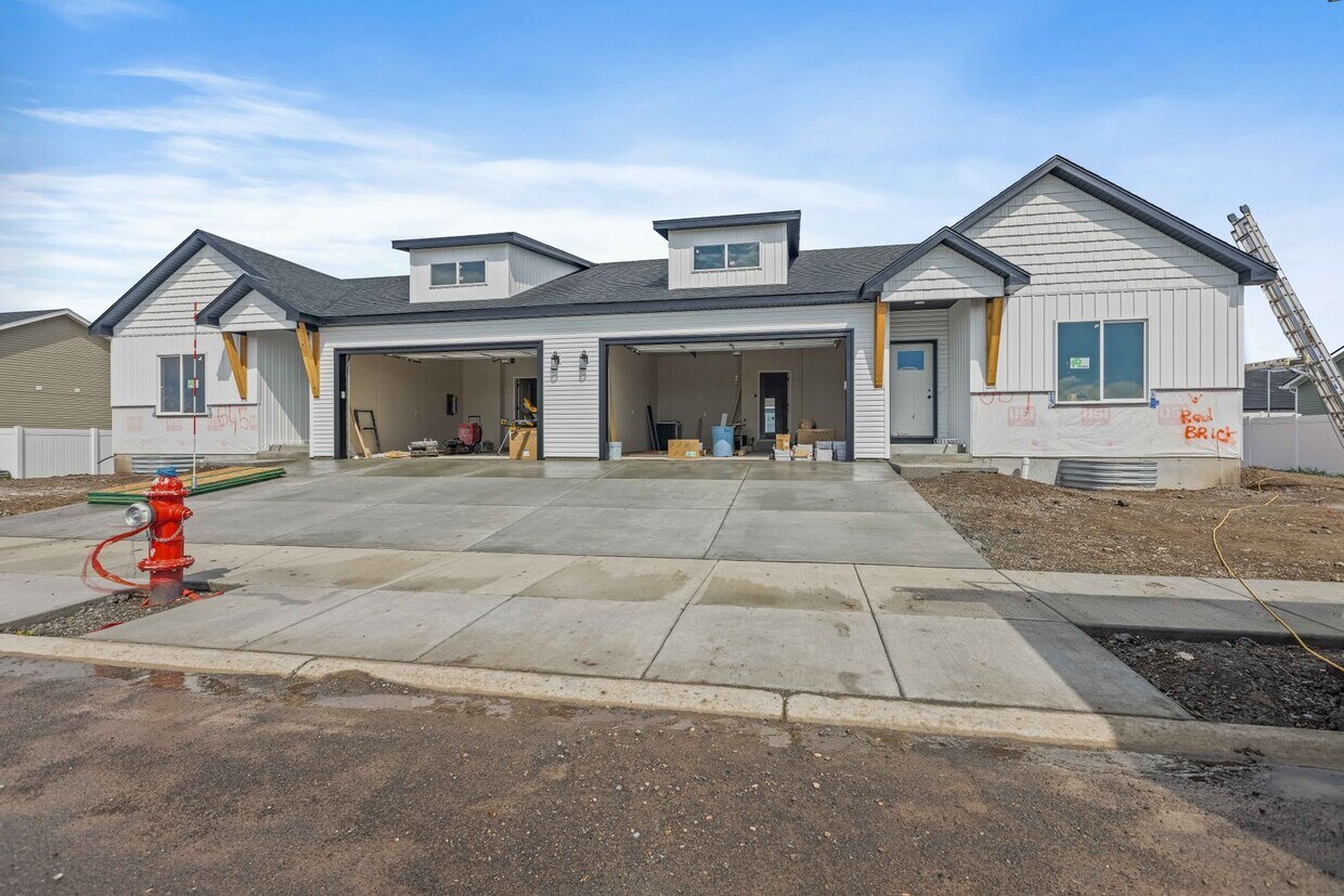 Primary Photo - BRAND NEW - 5 Bed 4 Full Bath Home in Suga...