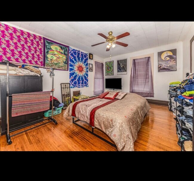 Bedroom1 - 229 W Downer Pl