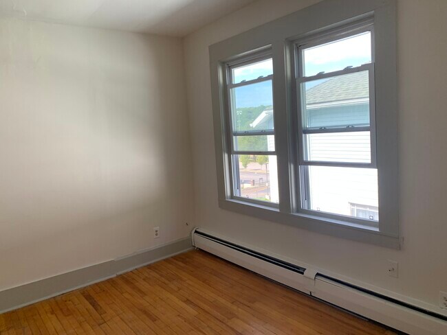 Building Photo - 261 Chandler St