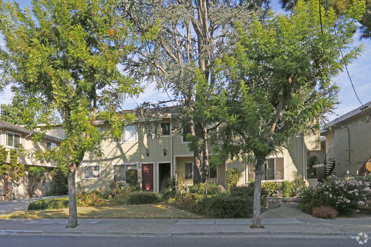 Building Photo - Glen Eyrie Apartments