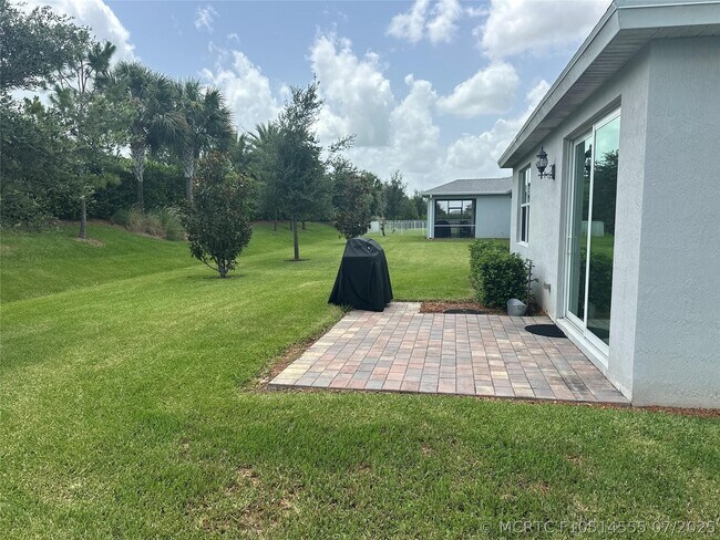 Building Photo - 10179 SW Captiva Dr