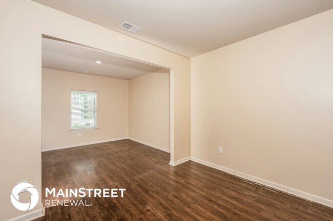 Foto del edificio - 555 Clover Cir