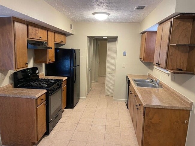 Building Photo - **ASK HOW YOU CAN MOVE IN WITH NO SECURITY DEPOSIT**333 River Brook Trl: 3BD, 2.5BA Duplex only 5...