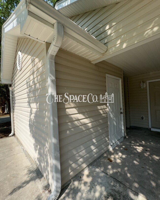 Foto del edificio - "Charming 2-Bedroom Retreat with 2 Full Baths on Vermont Road!"