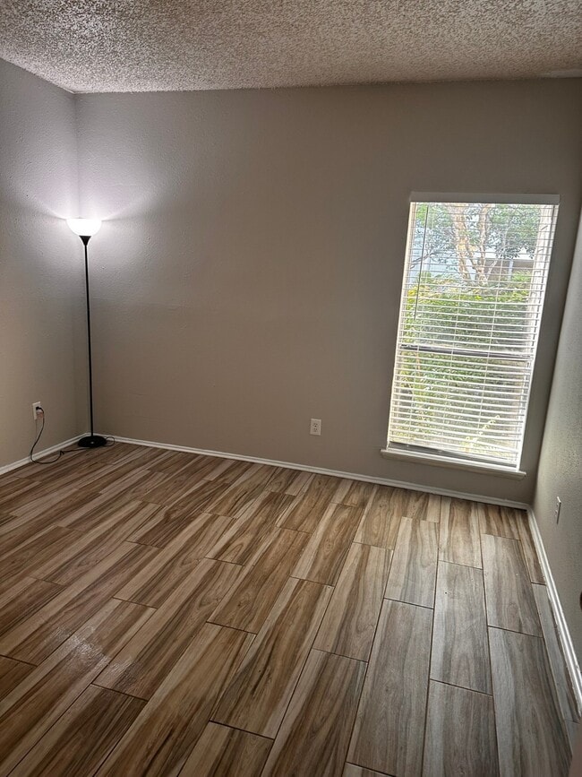 Building Photo - 10049 Westpark Dr