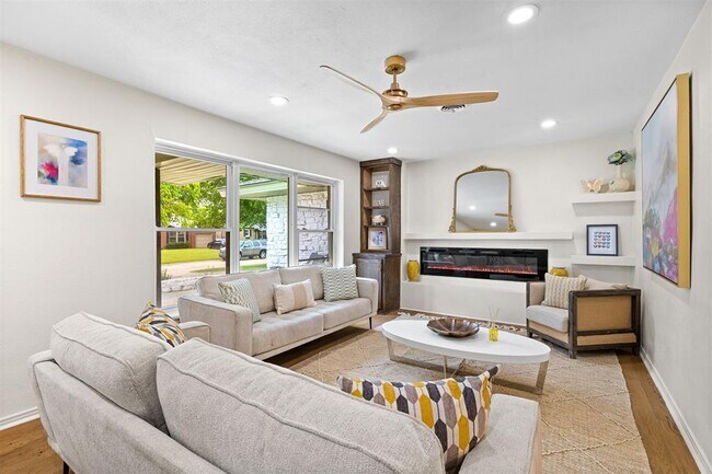 Building Photo - 2737 Clermont Pl