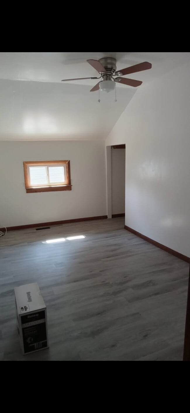 Building Photo - 94 Box Ave