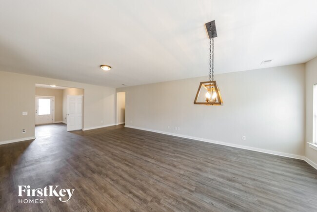 Building Photo - 203 Lakewood Ln