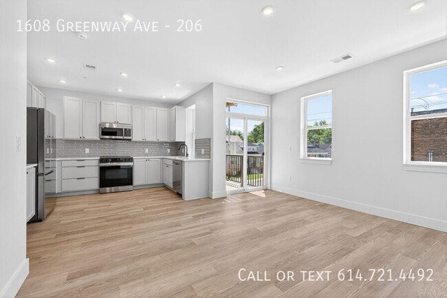 Building Photo - 1608 Greenway Ave