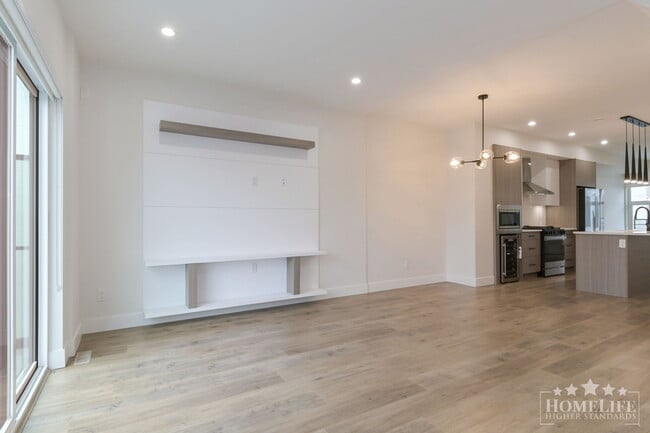 Building Photo - Modern 3 Bed 3 Bath Townhome for Rent in Pacific Douglas!