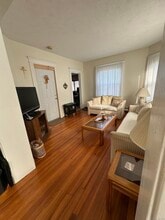 Building Photo - 220 Elliott Ave