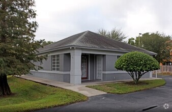 Building Photo - 200 N Primrose Dr