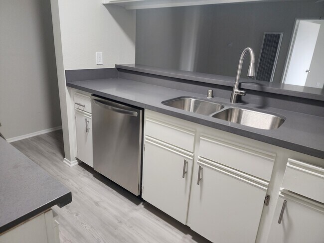 Foto del edificio - 1821 E 6th St