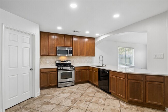 Foto del edificio - 8310 Hardy Elm St