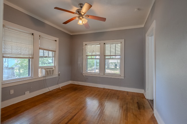Photo - 834 Cottonwood Ave (San Antonio, TX) House